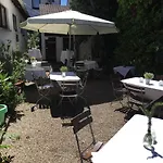 Und Restaurant -gasthaus Zur Pfalz بيت ضيافة