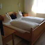 Und Restaurant -gasthaus Zur Pfalz Guest house