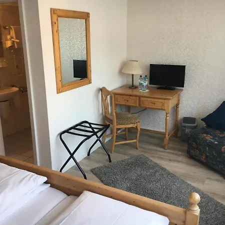Und Restaurant -gasthaus Zur Pfalz Gæstehus Hockenheim
