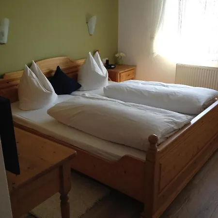 Und Restaurant -gasthaus Zur Pfalz Guest house